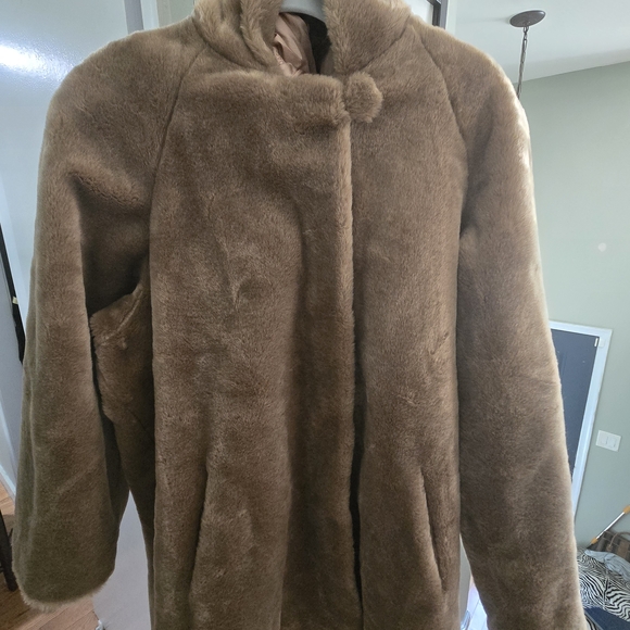 dennis basso Jackets & Blazers - Women's Tan Faux Fur  Dennis Basso Coat Made In Usa